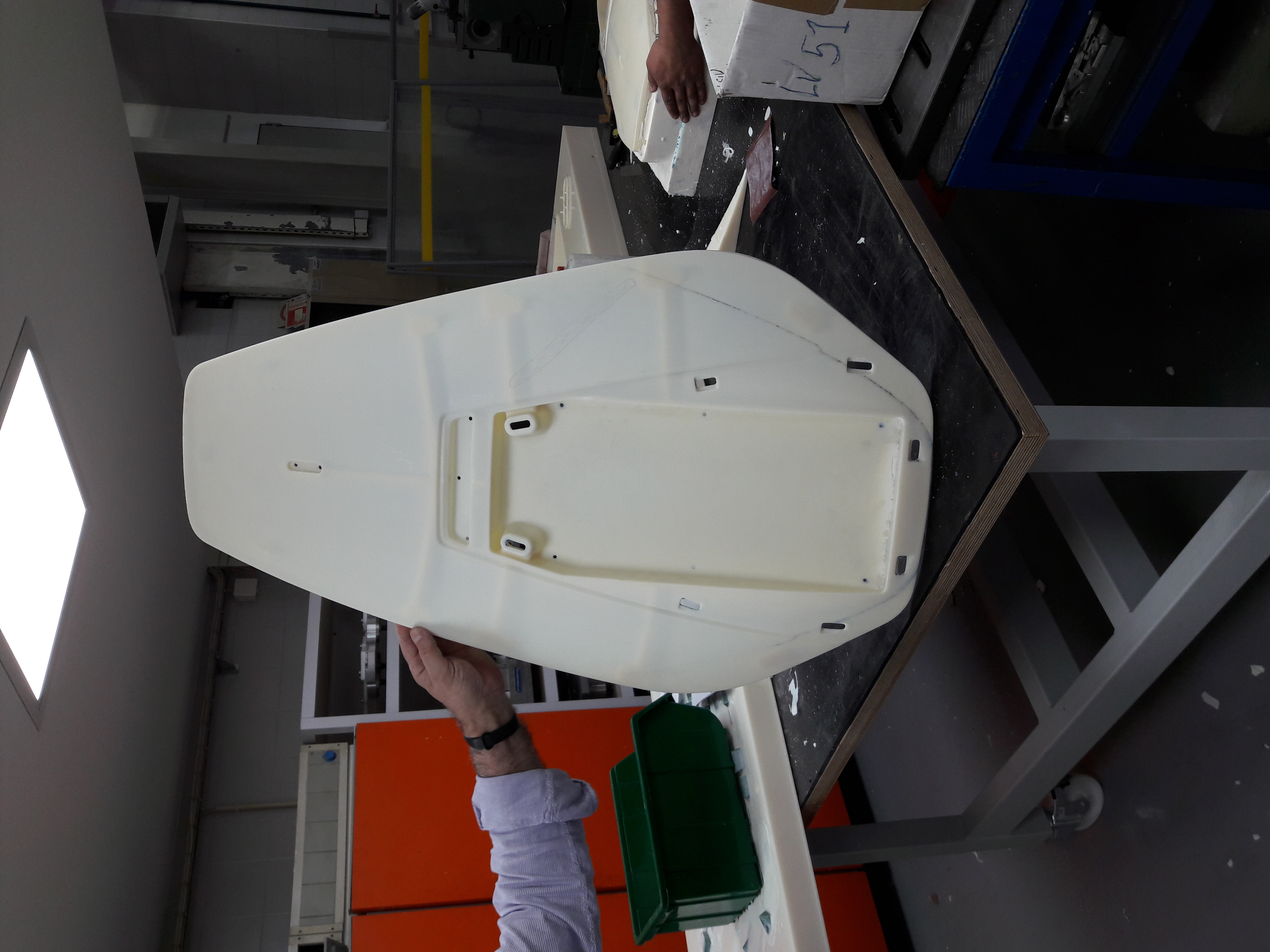Machined plastic seat-back (SETsa)